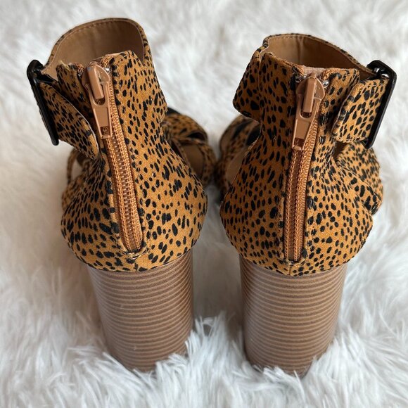 Qupid Animal Print Strappy Stacked Zip-Back Closure Heels Size 8 - Picture 6 of 13